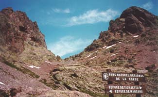 Le Taffunattu &agrave; gauche de biais et la Paglia Orba &agrave; droite de face derri&egrave;re le refuge Ciottulu